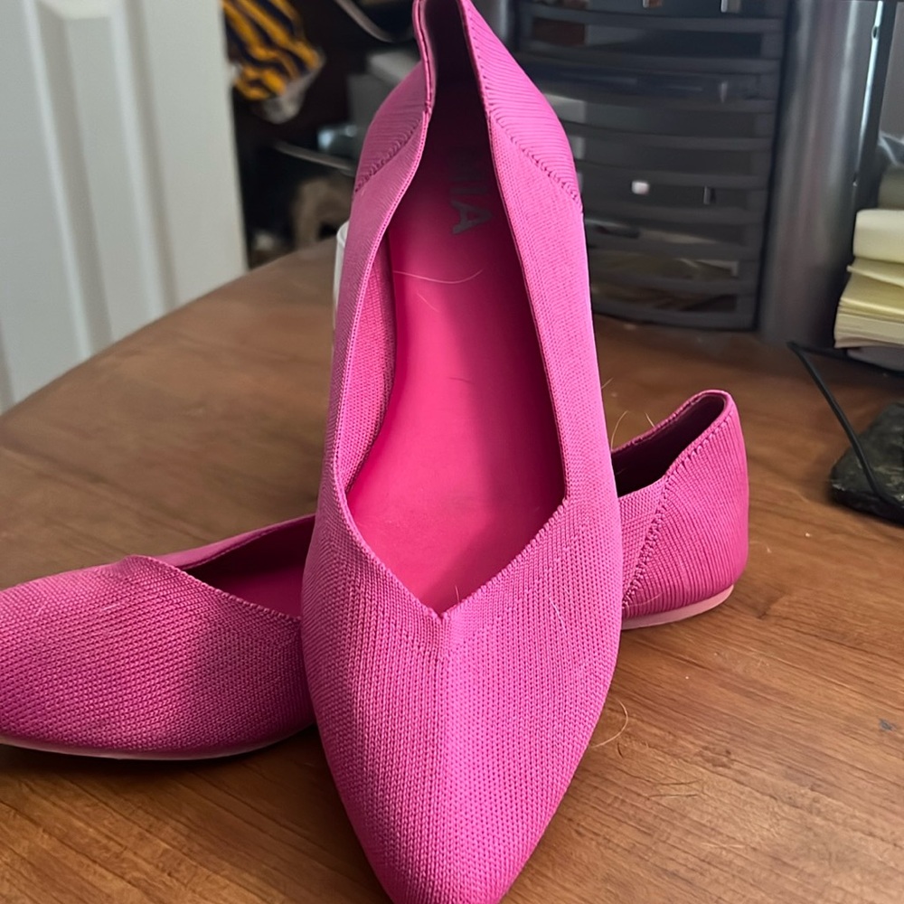 MIA women’s Kerri Ballet Flats in Hot Pink.